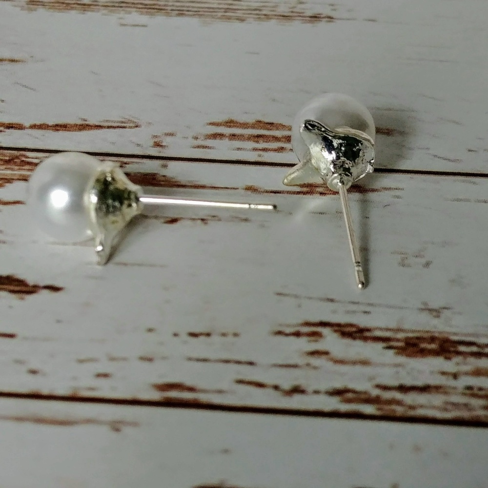 Pearly Cat Earrings - Picture 6 of 6